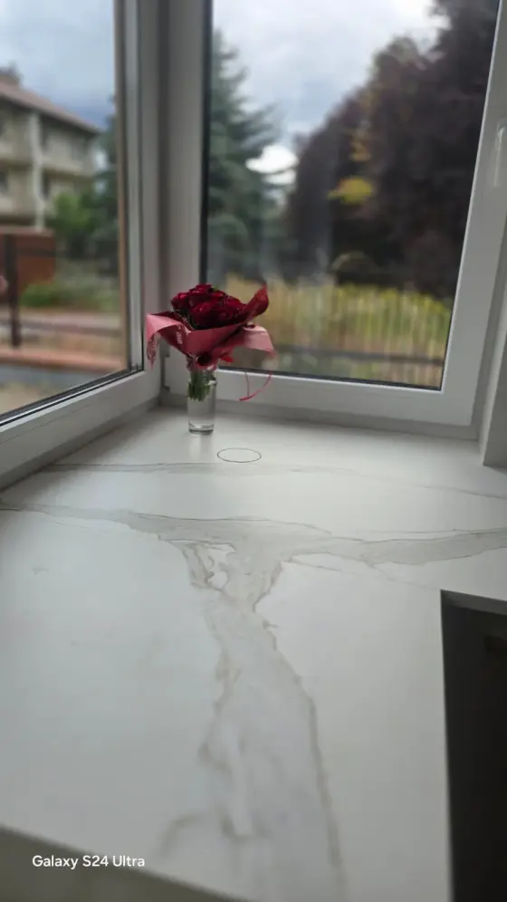 Statuario Raffaello (Keralini) — виріб з каменю з виразною фактурою каменю від EDELWEISS