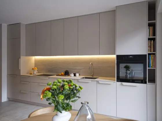 Travertino Stone Beige (Keralini) — виріб з каменю з виразною фактурою каменю від EDELWEISS