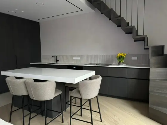1012 Amiens — виріб з каменю з виразною фактурою каменю від EDELWEISS