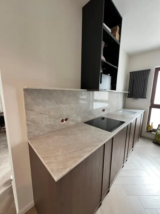 5700 Taj Amelie — виріб з каменю з виразною фактурою каменю від EDELWEISS