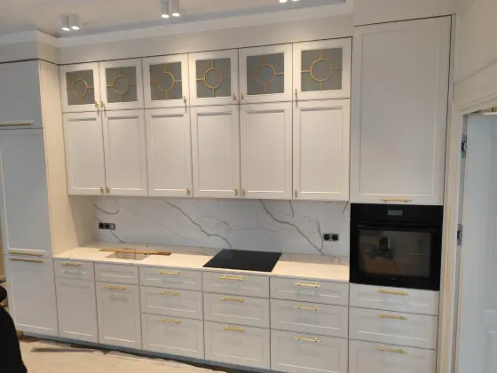 7030 Calacatta Chenonceau — виріб з каменю з виразною фактурою каменю від EDELWEISS