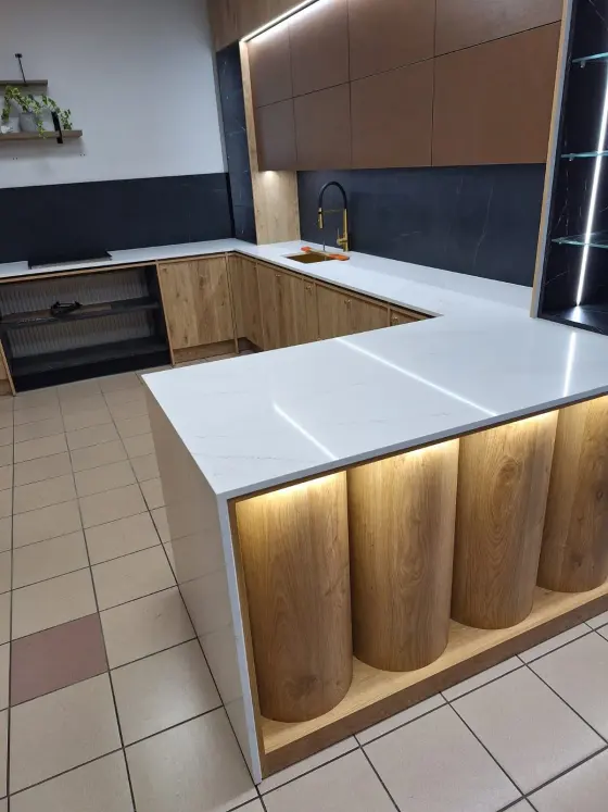 7570 Calacatta Monaco — виріб з каменю з виразною фактурою каменю від EDELWEISS